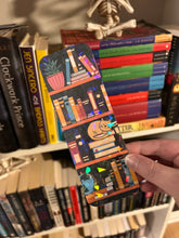 Load image into Gallery viewer, Bookshelf kitty bookmark
