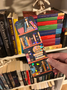 Bookshelf kitty bookmark