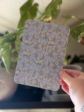 Load image into Gallery viewer, Blue Wildflower Kindle Insert
